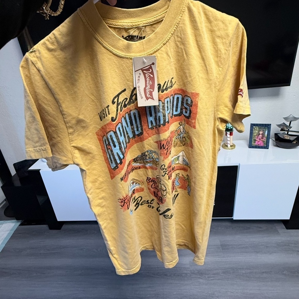 NWT Vacationland Fabulous Grand Rapids" Tee -Vintage Style West MI Graphic Shirt